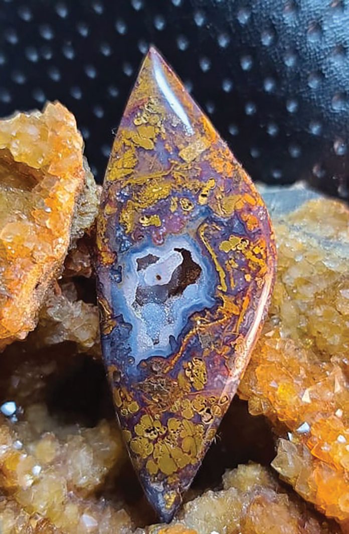 Bloody Basin Plume Agate | Rock & Gem Magazine