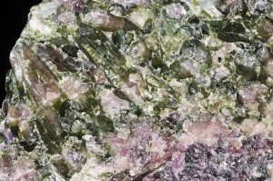 Pegmatite Rock: Large & In Charge | Rock & Gem Magazine