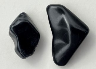 a piece of jet stone and a piece of obsidian for comparison